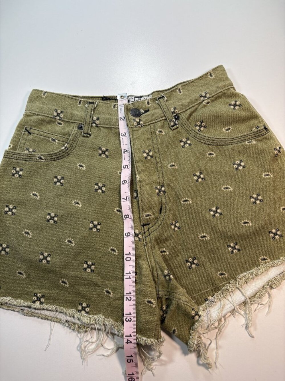 Esprit Olive Green Bandana Paisley Print Denim Shorts Size 28 High Rise Frayed - Picture 8 of 9